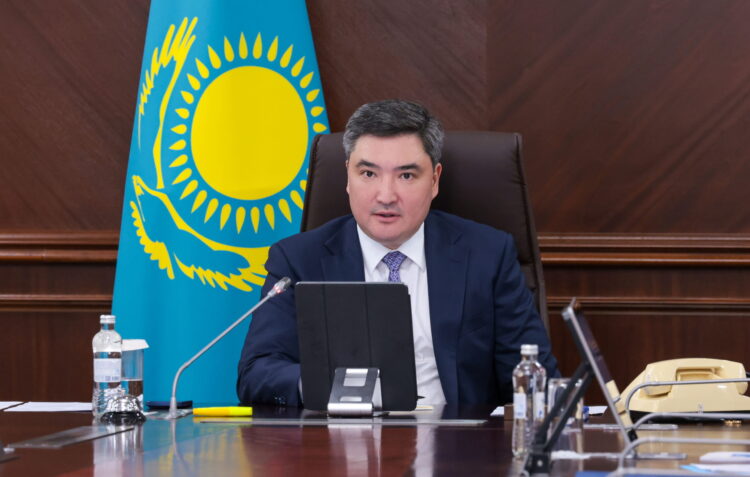 Бектенов Семейдің жылу желілеріне байланысты Абай облысы әкімінің орынбасарын жазалауды тапсырды