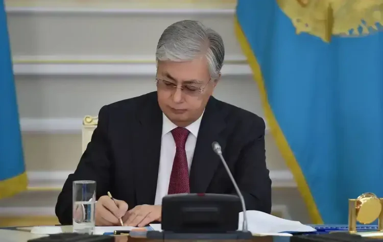 Тоқаев барлық деңгейдегі мәслихаттардың өкілеттігін мерзімінен бұрын тоқтатты