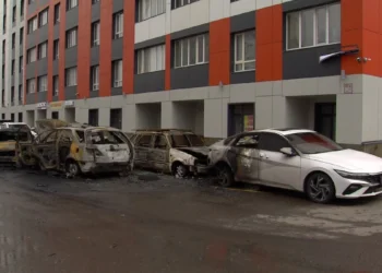 Пять автомобилей загорелись на парковке в Астане