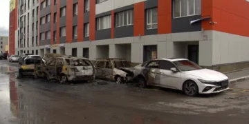 Пять автомобилей загорелись на парковке в Астане