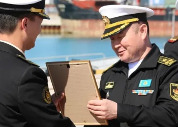 Экс-главкома ВМС Казахстана задержали после гибели военных на Каспии