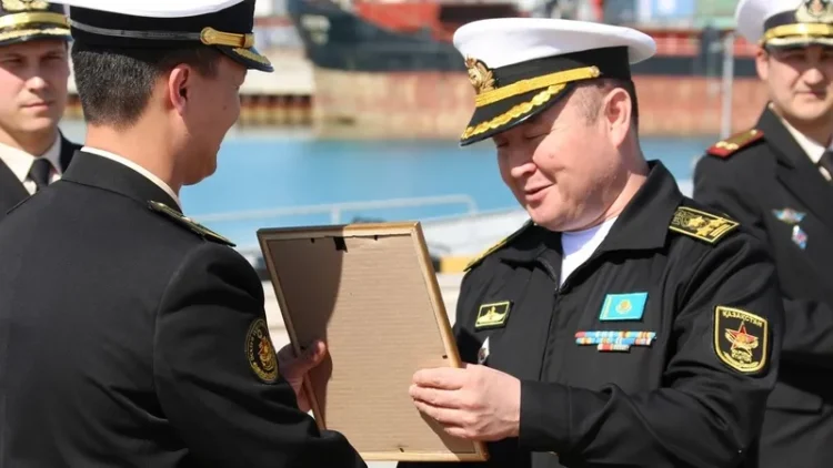 Экс-главкома ВМС Казахстана задержали после гибели военных на Каспии