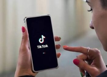 Талдықорғанда TikTok эфирінде балағат сөз айтқан әйелге айыппұл салынды