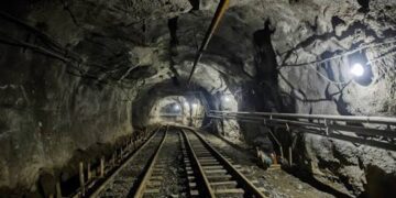 Устанавливал защитное крепление: проходчик погиб на шахте Донского ГОКа