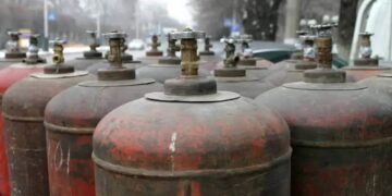Газовый баллон взорвался на балконе девятиэтажки в Семее