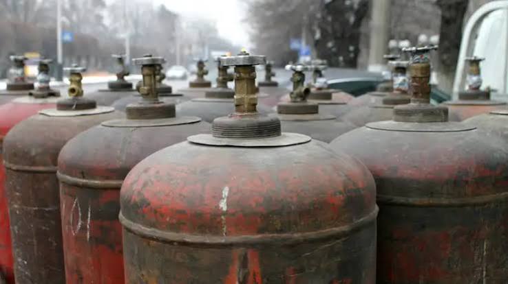 Газовый баллон взорвался на балконе девятиэтажки в Семее