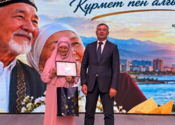 Қонаевта ақсақалдар мен ақ жаулықты әжелер марапатталды
