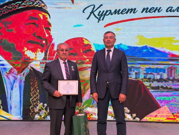 В Конаеве наградили представителей старшего поколения