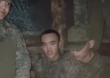 Қазақстандықтар Ресейге алдап әкетіліп, соғысқа жіберілгелі жатқанын мәлімдеді