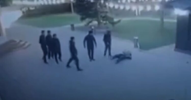 В Усть-Каменогорске погиб полицейский после конфликта с посетителем кафе