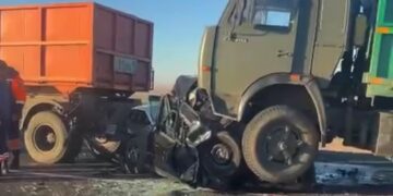 Легковушку зажало между грузовиками: в СКО погибли три сотрудницы детсада