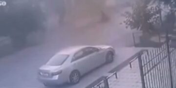 В Кызылорде водитель сбил мать с коляской и скрылся