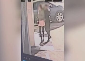 В Астане мужчина преследовал девушку после поездки в автобусе и домогался её