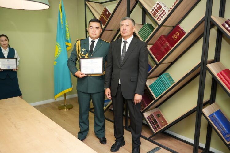 В Конаеве наградили спасателей